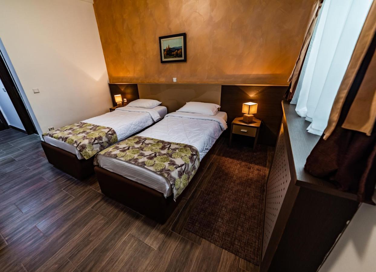 Hotel Albo Bor Ngoại thất bức ảnh